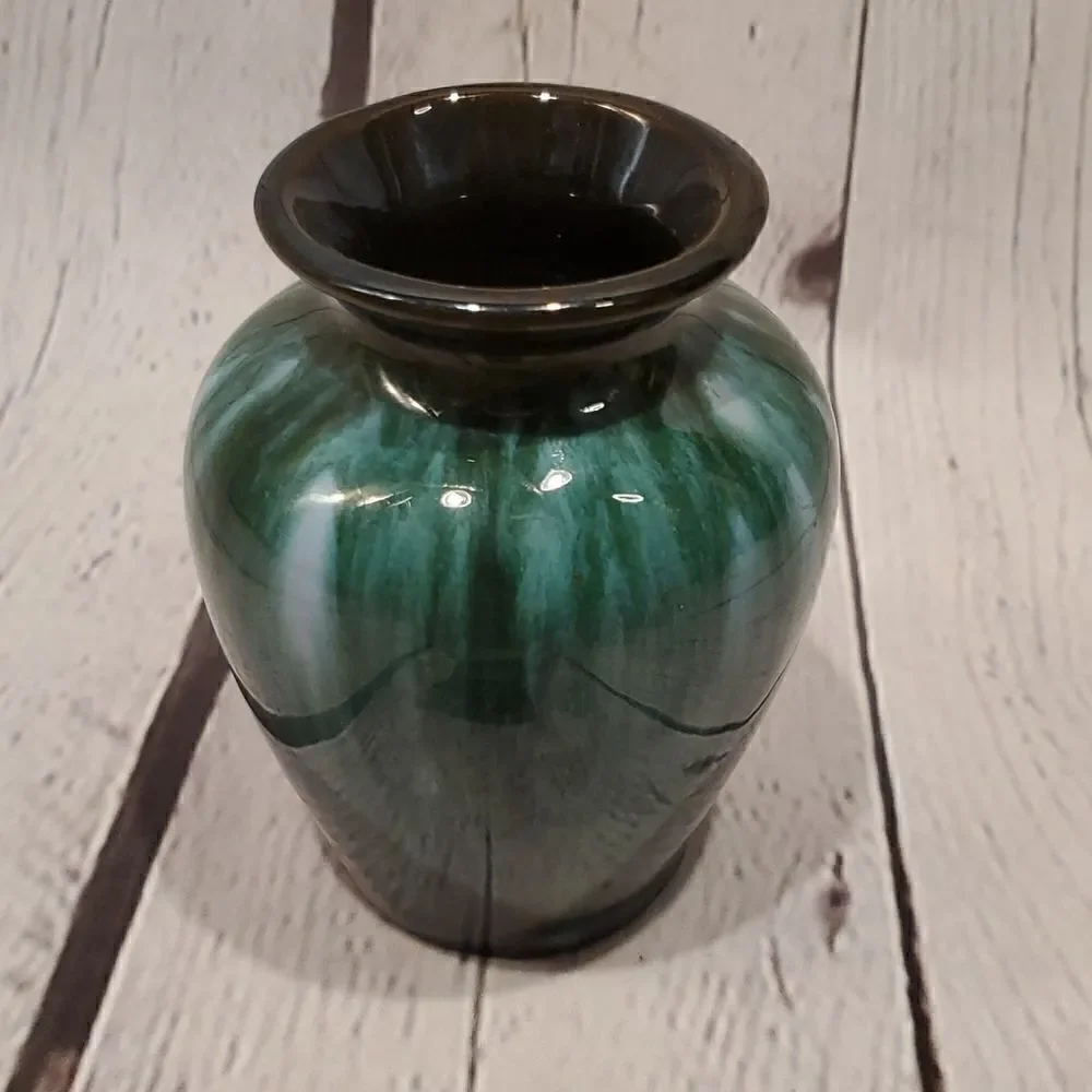 Vintage Blue Mountain Pottery miniature hand crafted vase - Picture 5 of 5